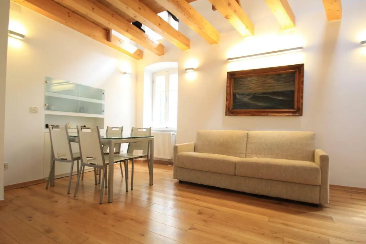 Cres Design Apartments